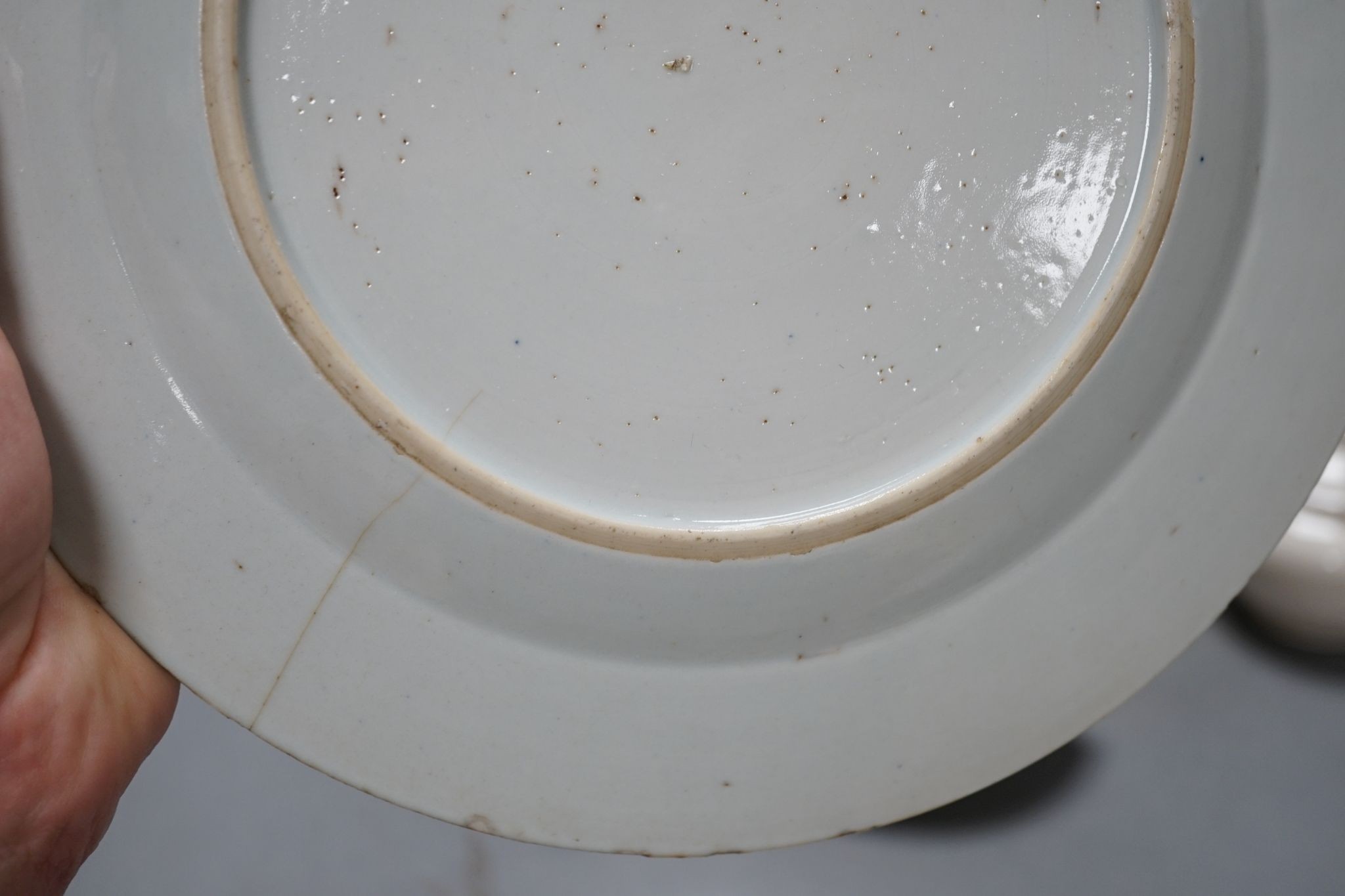 A Chinese blue and white plate, 23.5 cm, a similar tea bowl and saucer, a saucer and a white glaze - Image 6 of 10