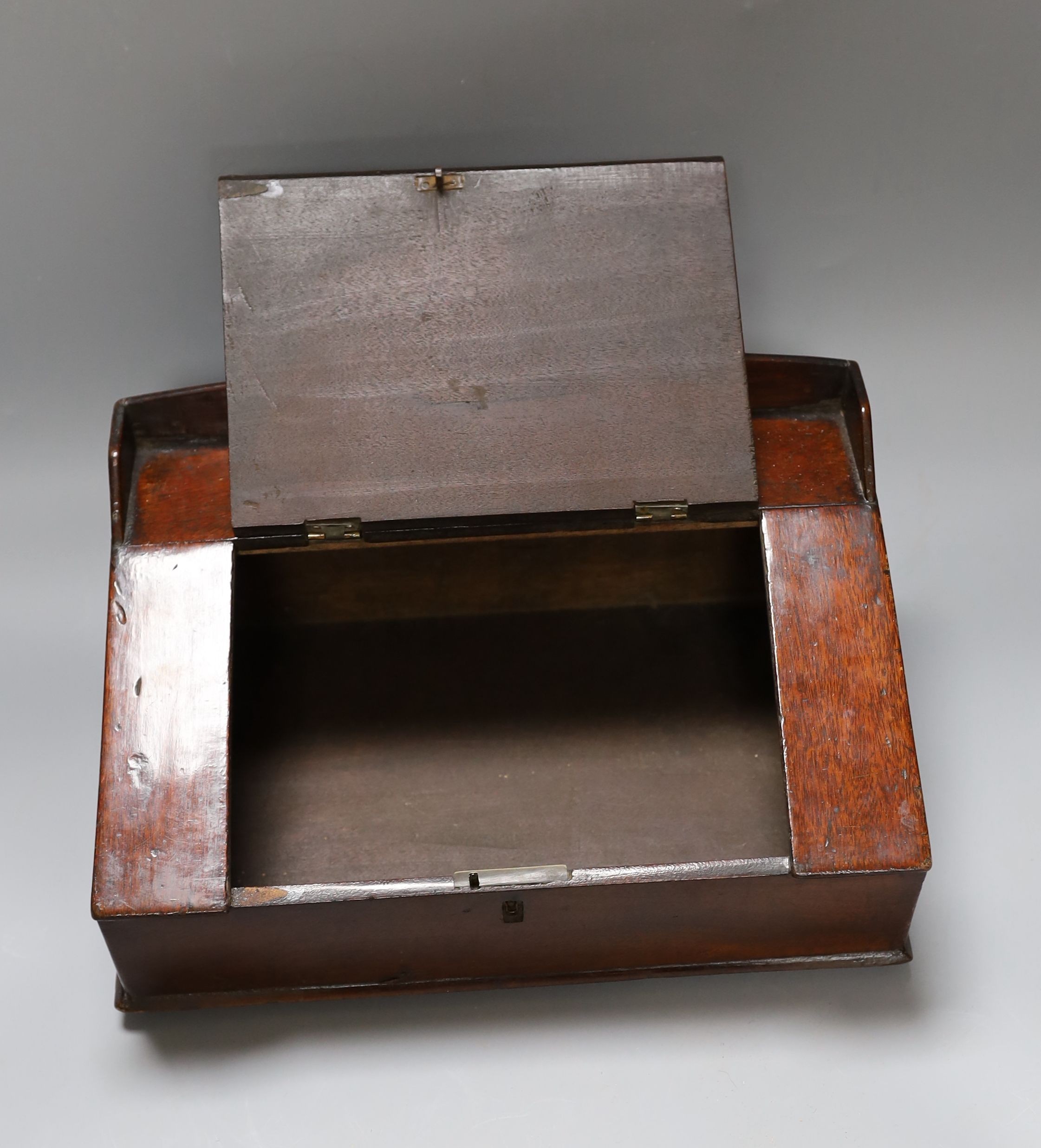 A Victorian miniature clerk's desk 29cm - Image 2 of 2