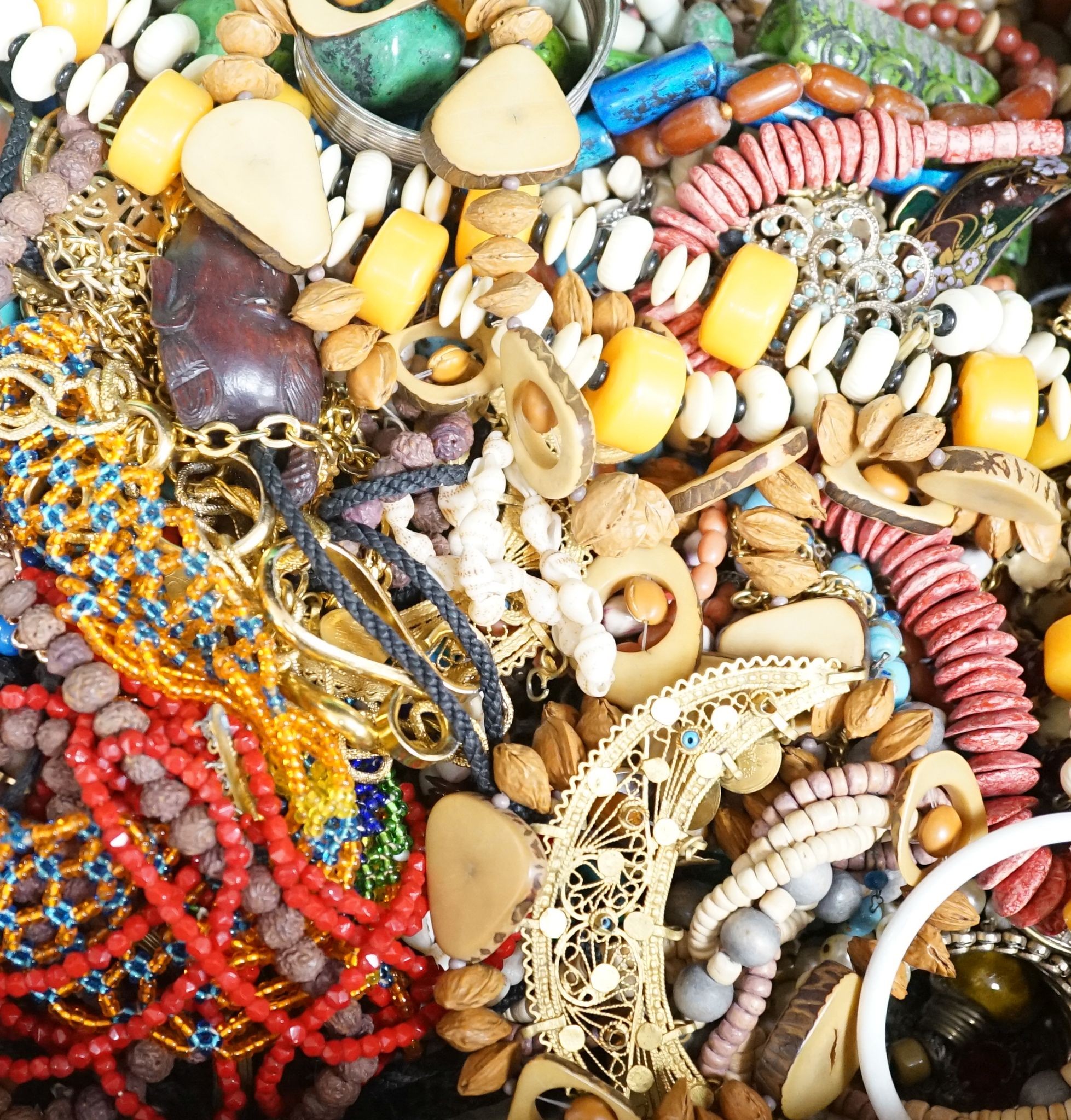 A large quantity of assorted costume jewellery including various necklaces etc. - Image 3 of 4