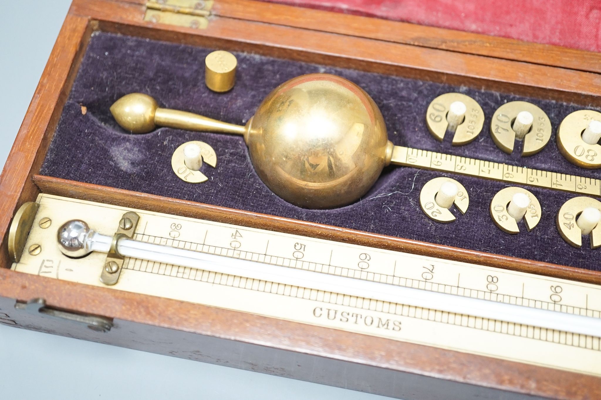 A boxed Everall, London hygrometer, the thermometer with ivory scale - Image 4 of 4