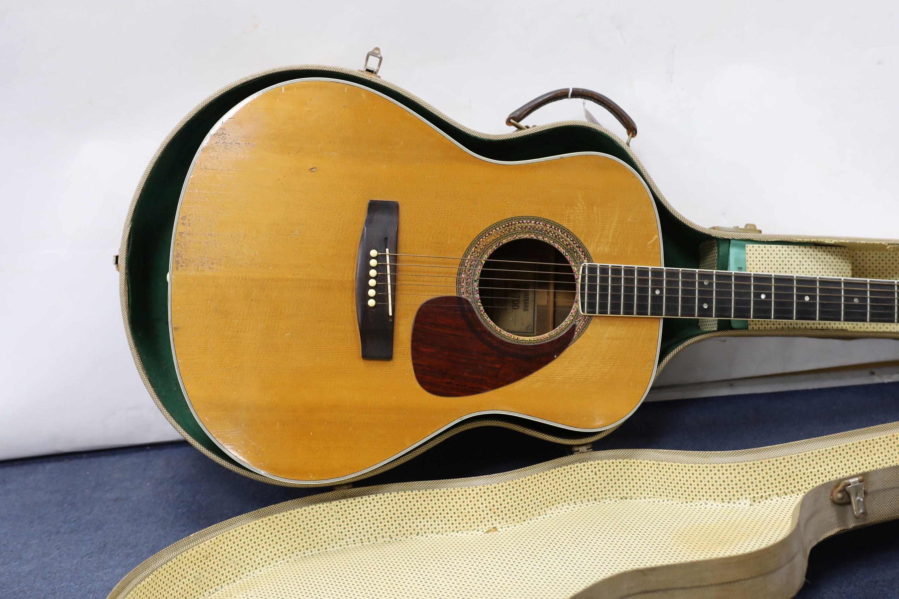 A Yamaha FG-700 acoustic guitar in hard case - Image 2 of 3