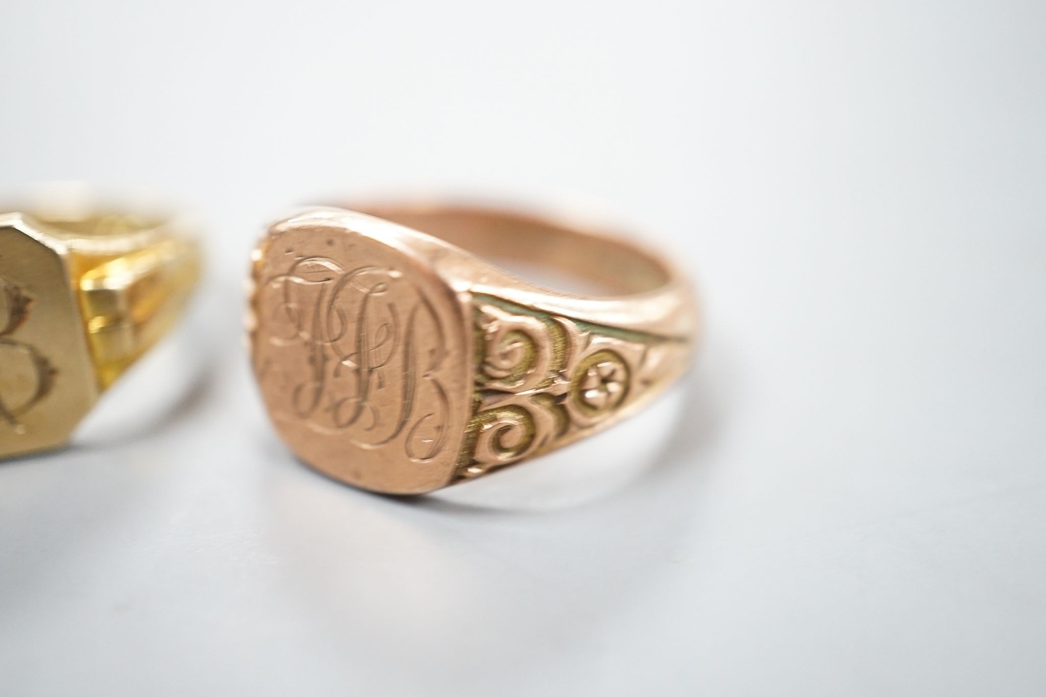 Two 9ct gold signet rings, both with engraved monograms, sizes R/S & S, gross 14.7 grams. - Image 4 of 9