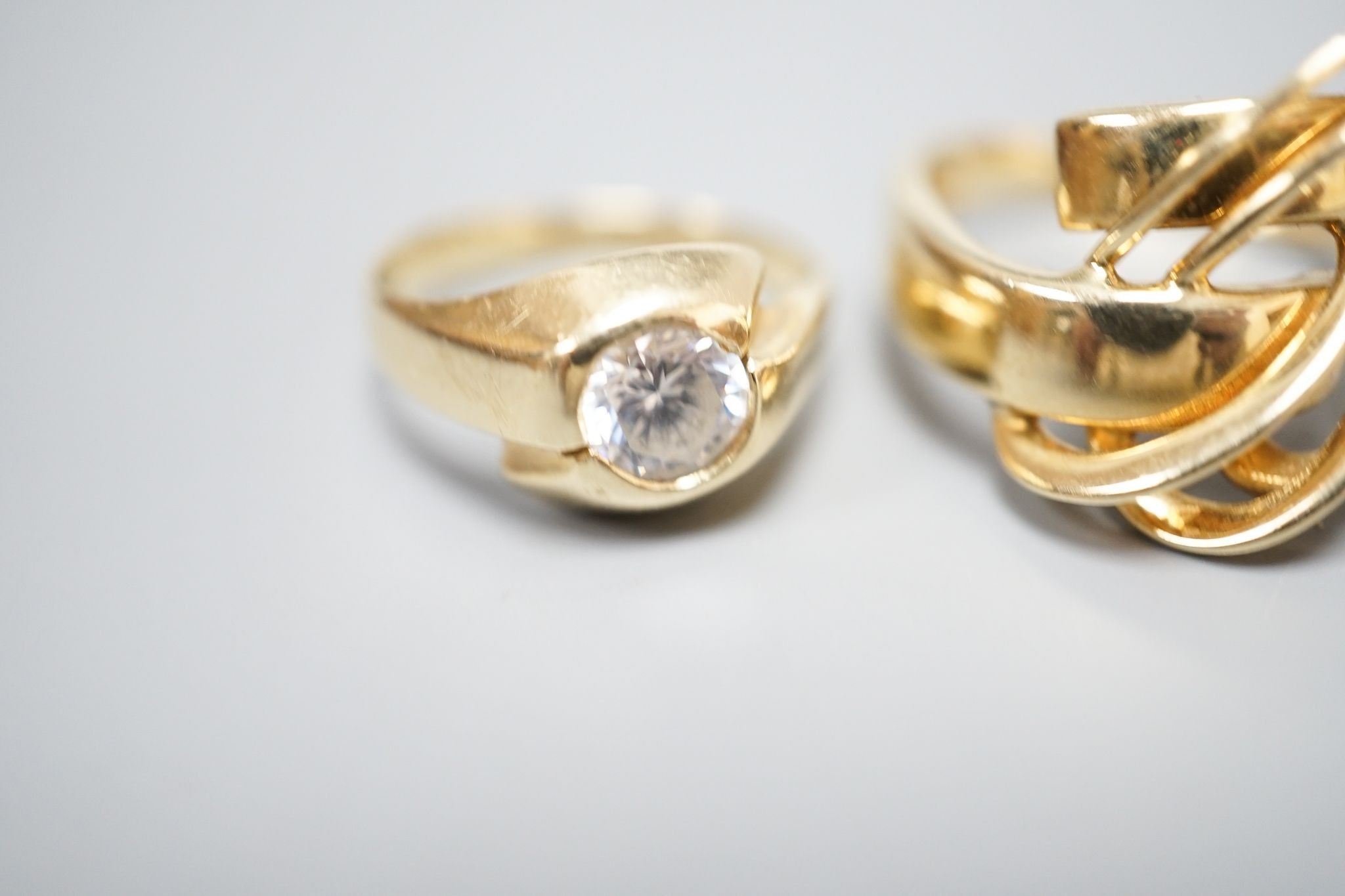 An Italian 750 scroll ring, size P, 5.5 grams and a 585 and white stone ring, gross 3.9 grams. - Image 2 of 5