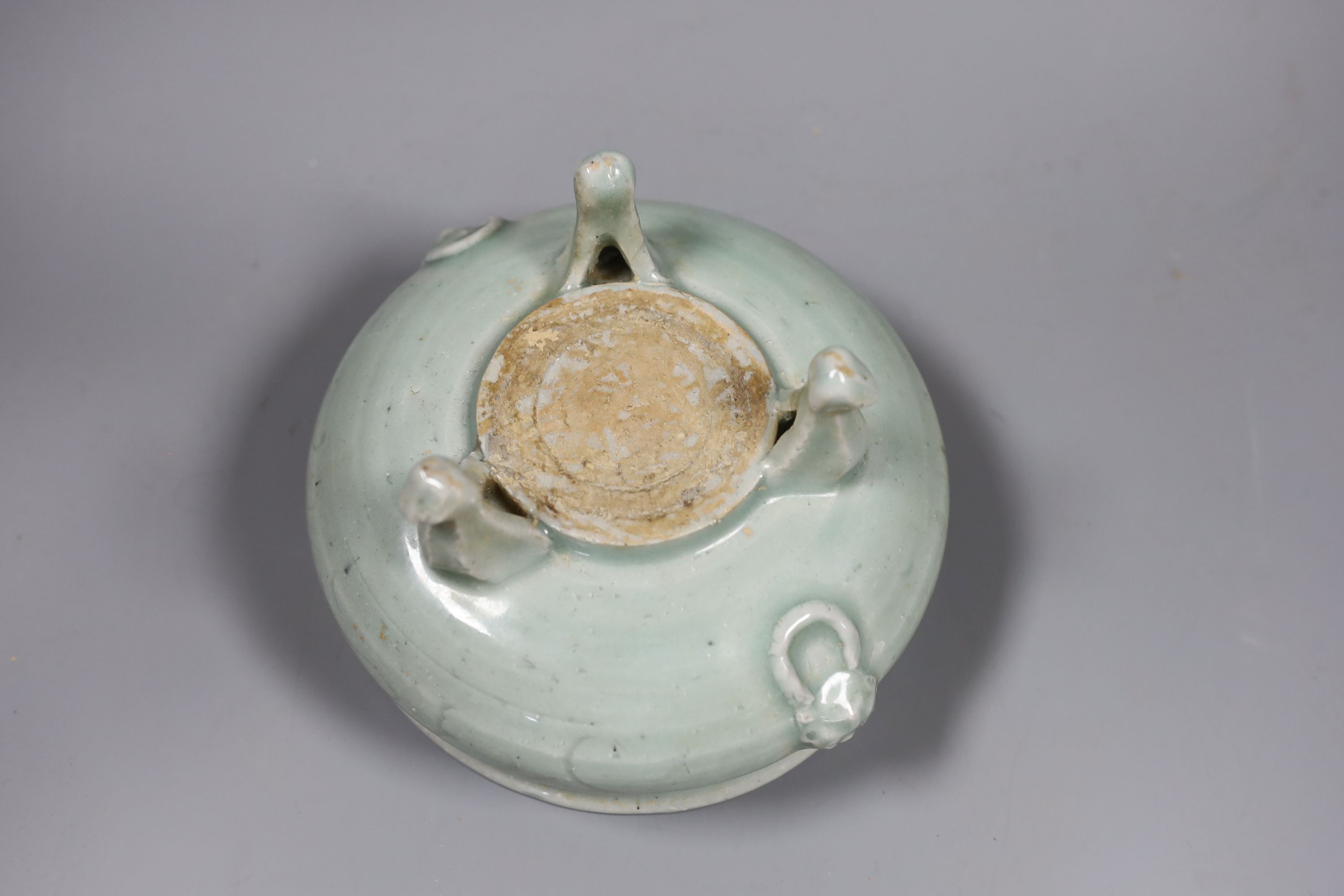 A Chinese celadon tripod censer, Ming or later, 16.5 cm diameter - Image 4 of 4