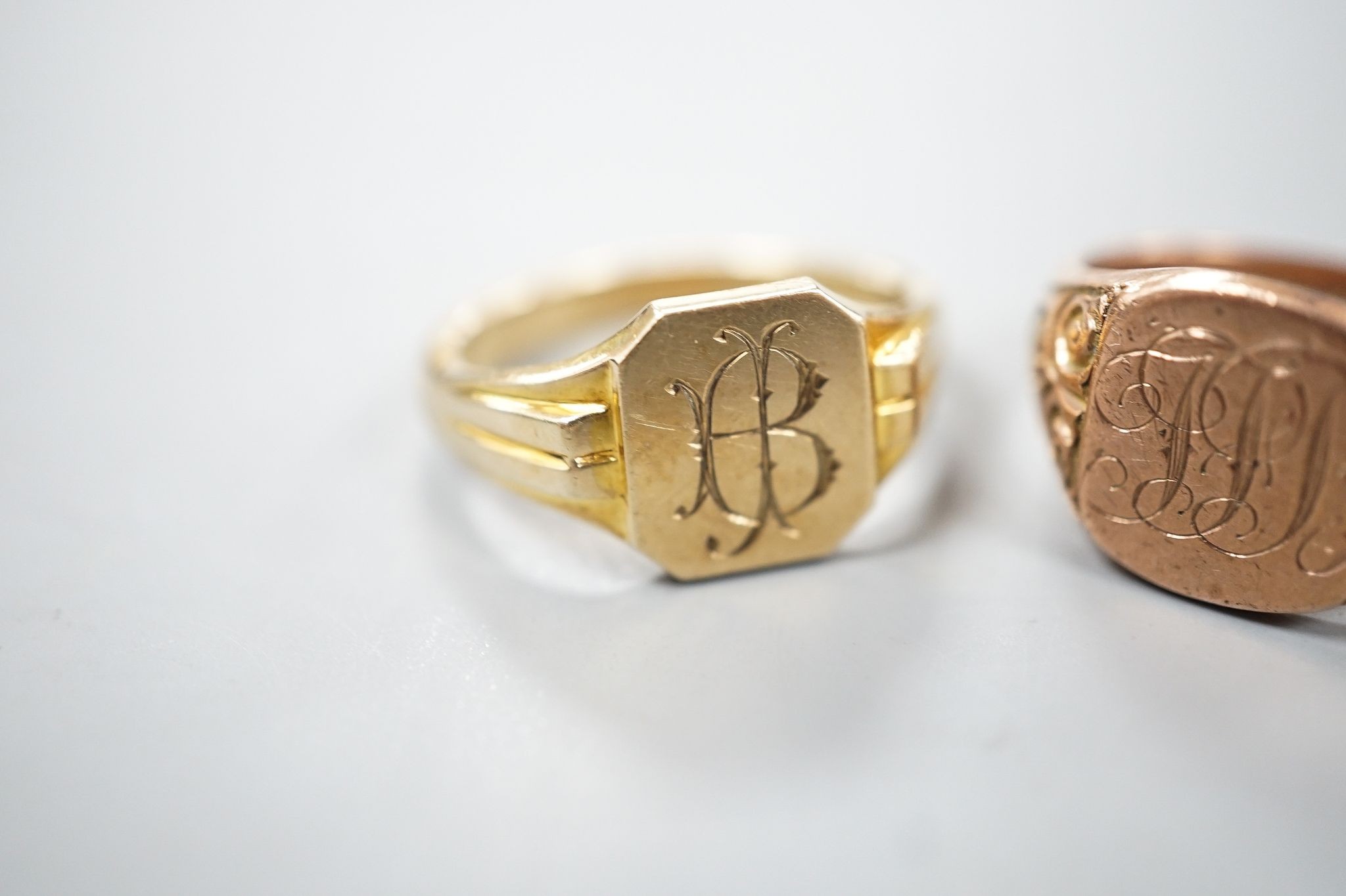 Two 9ct gold signet rings, both with engraved monograms, sizes R/S & S, gross 14.7 grams. - Image 2 of 9