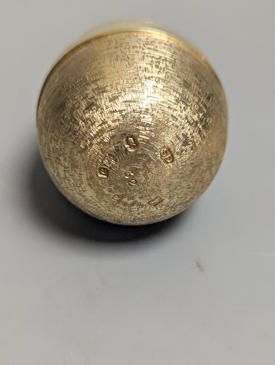 A 1970's textured silver gilt surprise egg by Stuart Devlin, opening to reveal a ship's anchor - Image 4 of 4