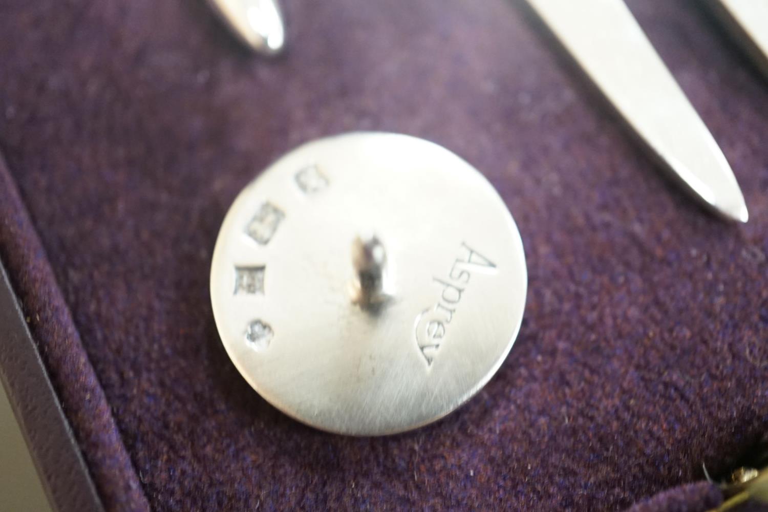 A modern Asprey cased silver golfer's companion set, comprising a tee, marker and pitch mark - Image 6 of 7