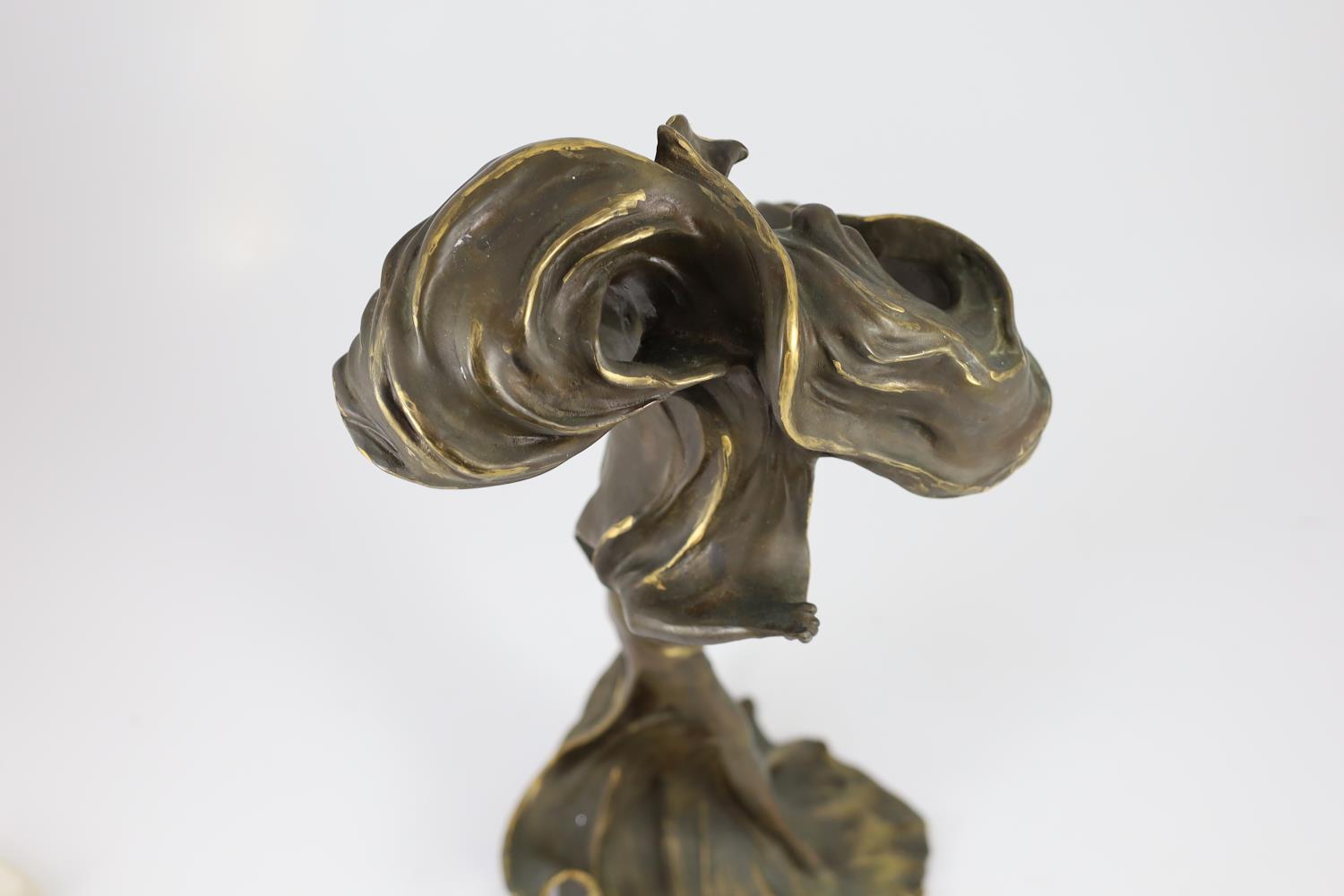 After Raoul Larche (1860-1912). A bronze 'Loie Fuller' table lamp,the dancer with raised arms, - Image 3 of 5