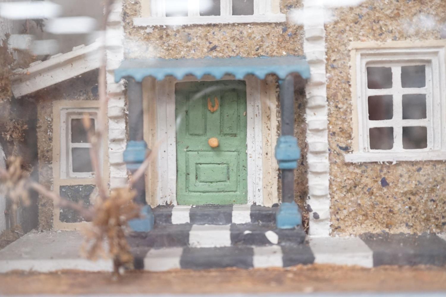 A diorama of a country house, case 63 cm wide - Image 7 of 7
