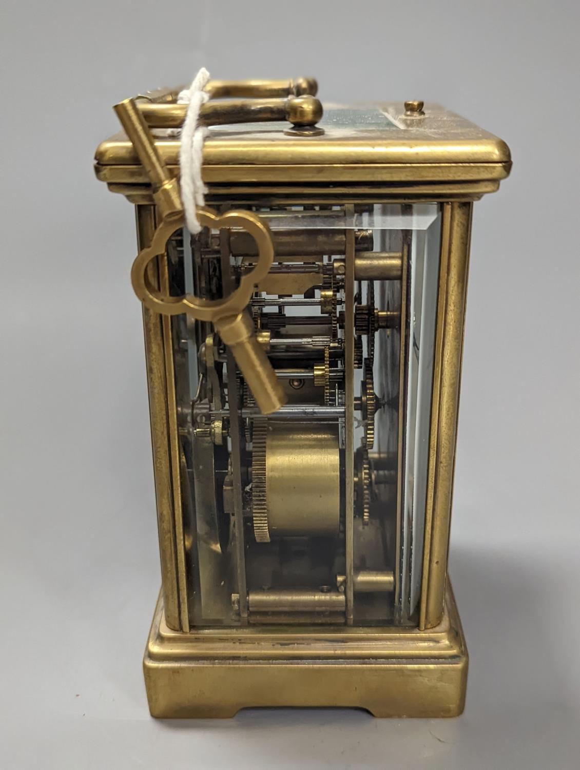 A brass cased carriage clock, with key. 16cm - Image 4 of 4