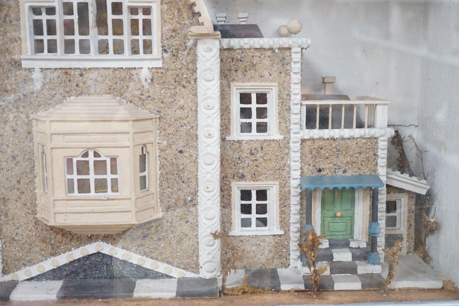 A diorama of a country house, case 63 cm wide - Image 4 of 7