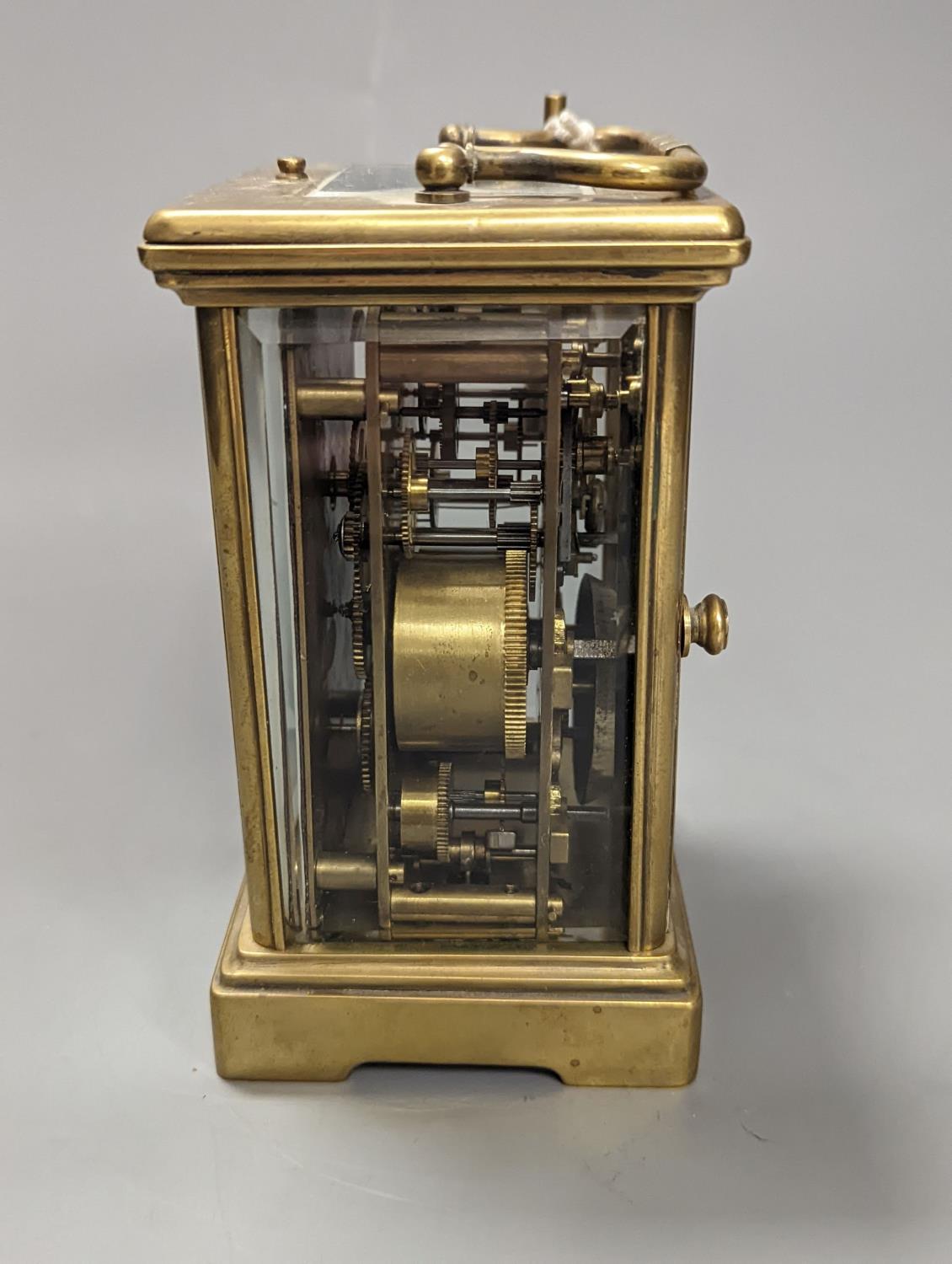 A brass cased carriage clock, with key. 16cm - Image 2 of 4