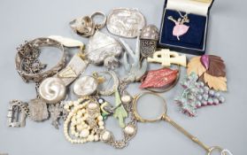 A 19th century 800 white metal heart shaped box, 63mm and a small grouop of other white metal