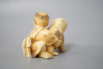 A Japanese ivory netsuke of a boy and puppy, Meiji period, unsigned, 4cm - Image 3 of 5