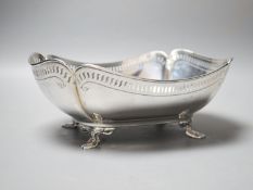 A George V silver fruit bowl, with pierced border, Atkin Brothers, Sheffield, 1922, 23.8cm, 15oz.