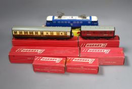 Rare boxed Hornby Dublo - 2245 3300 HP electric locomotive, 4070 and 4071 Restaurant Car, 4076 six