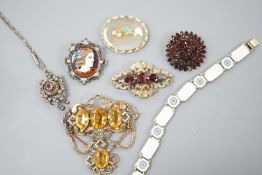 Mixed Victorian and later jewellery, including 15ct, turquoise and seed pearl set agate brooch,