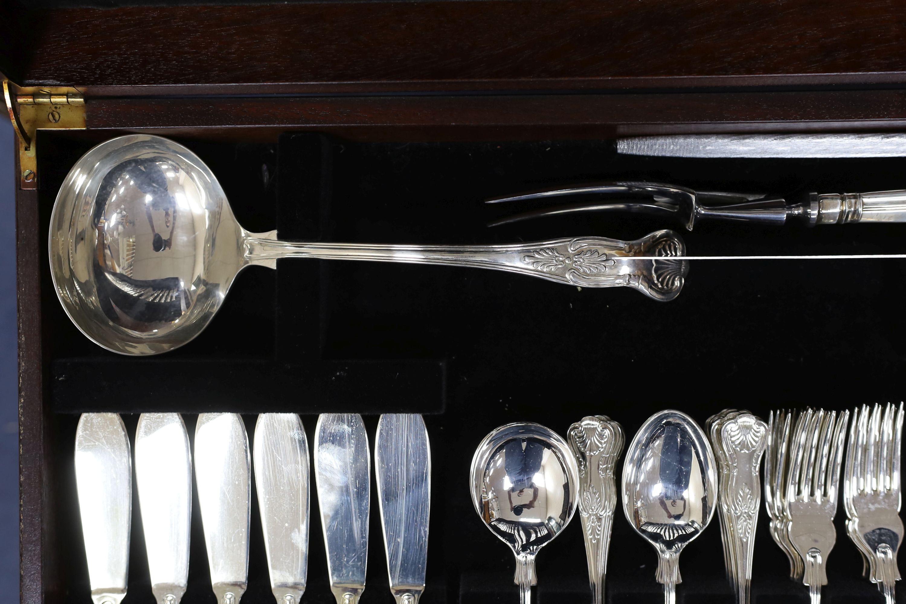 A leather inset canteen of silver plated flatware - Image 9 of 14