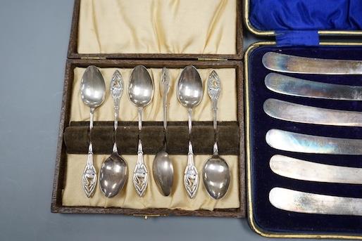 A set of six silver coffee spoons and a set of six silver handled tea knives - Image 5 of 6