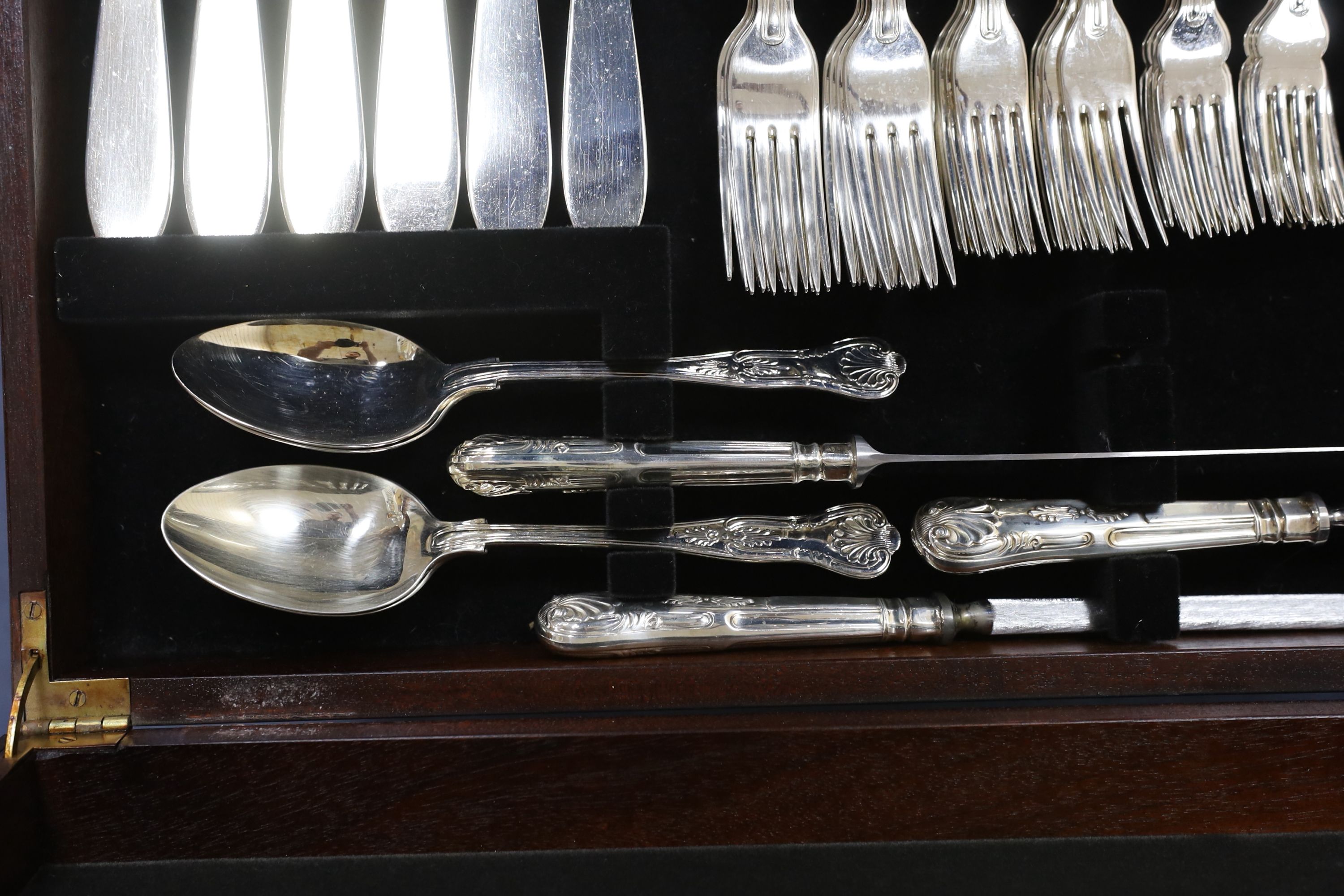 A leather inset canteen of silver plated flatware - Image 11 of 14