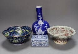 A Chinese blue and white vase, 23 cm high a similar box and two porcelain bowls