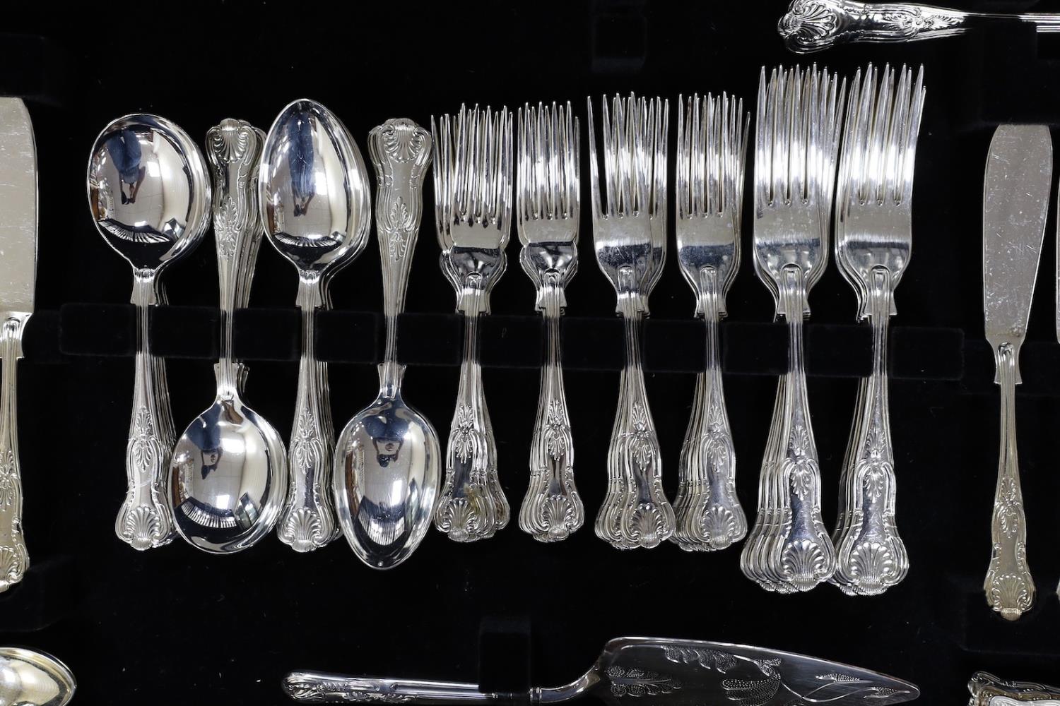 A leather inset canteen of silver plated flatware - Image 6 of 14