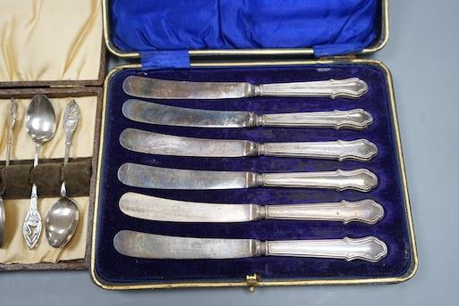 A set of six silver coffee spoons and a set of six silver handled tea knives - Image 6 of 6