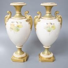 A pair of Royal Worcester flower painted vases, signed Cole 17cm - Image 3 of 5