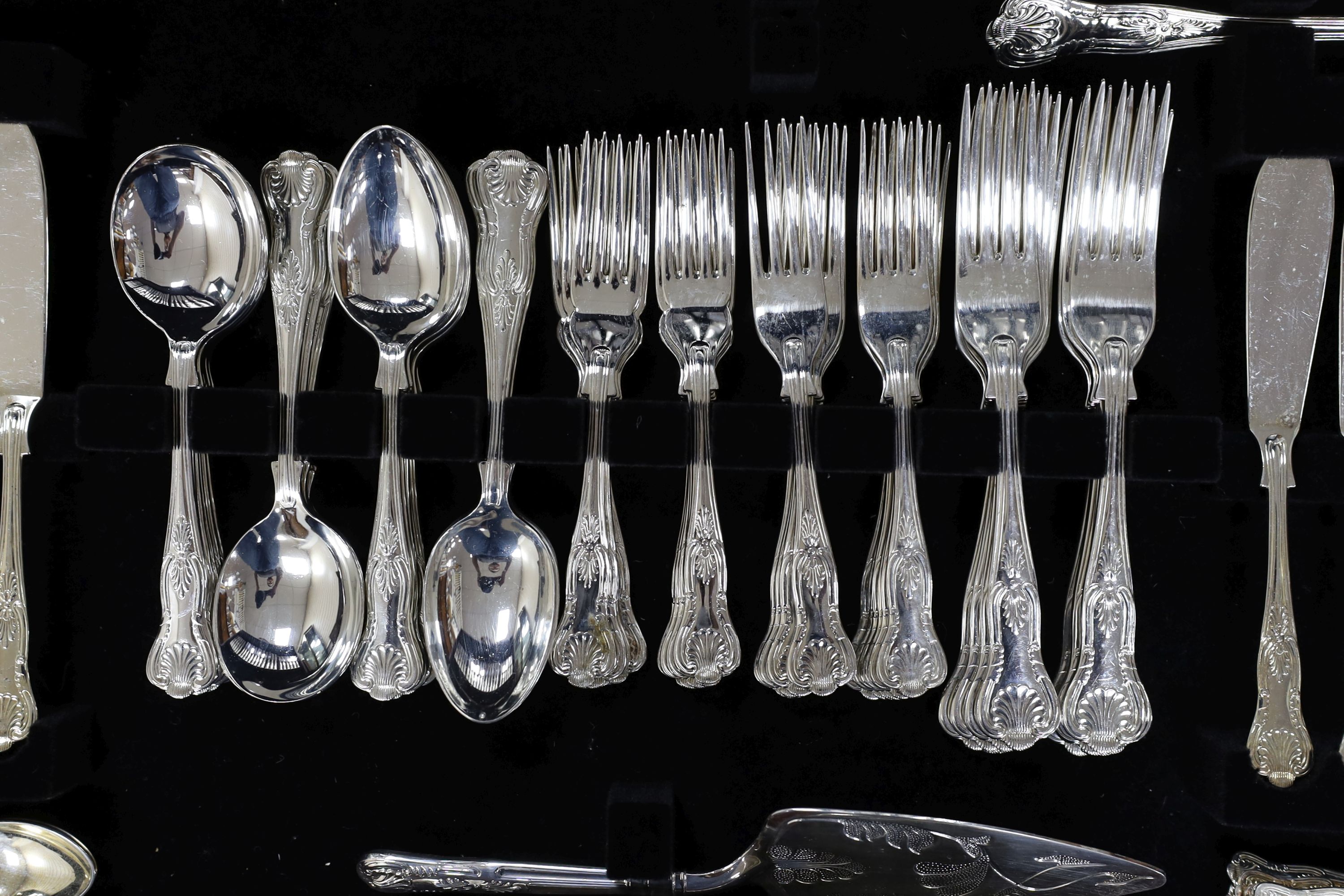 A leather inset canteen of silver plated flatware - Image 5 of 14