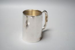 A George VI plain silver mug, Birmingham, 1937, 93mm, 7oz.