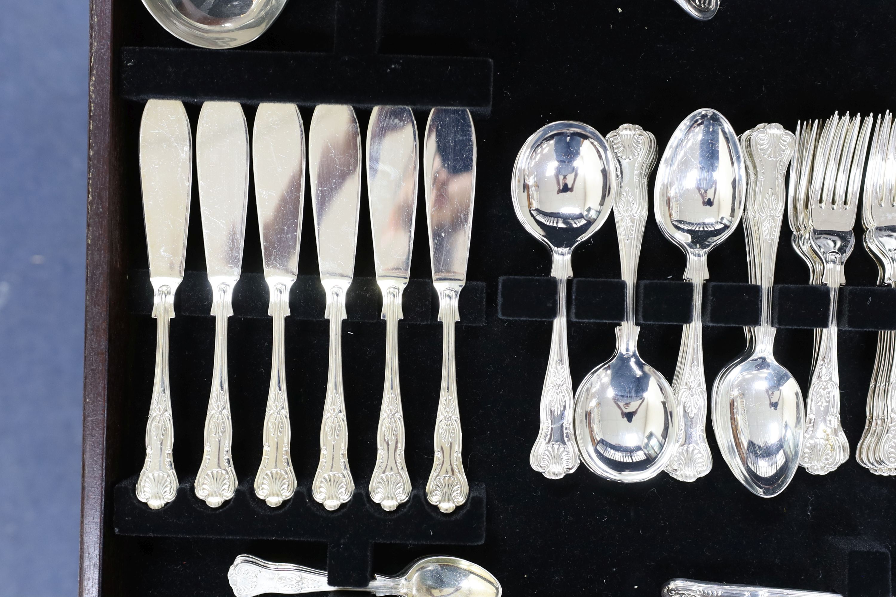 A leather inset canteen of silver plated flatware - Image 7 of 14