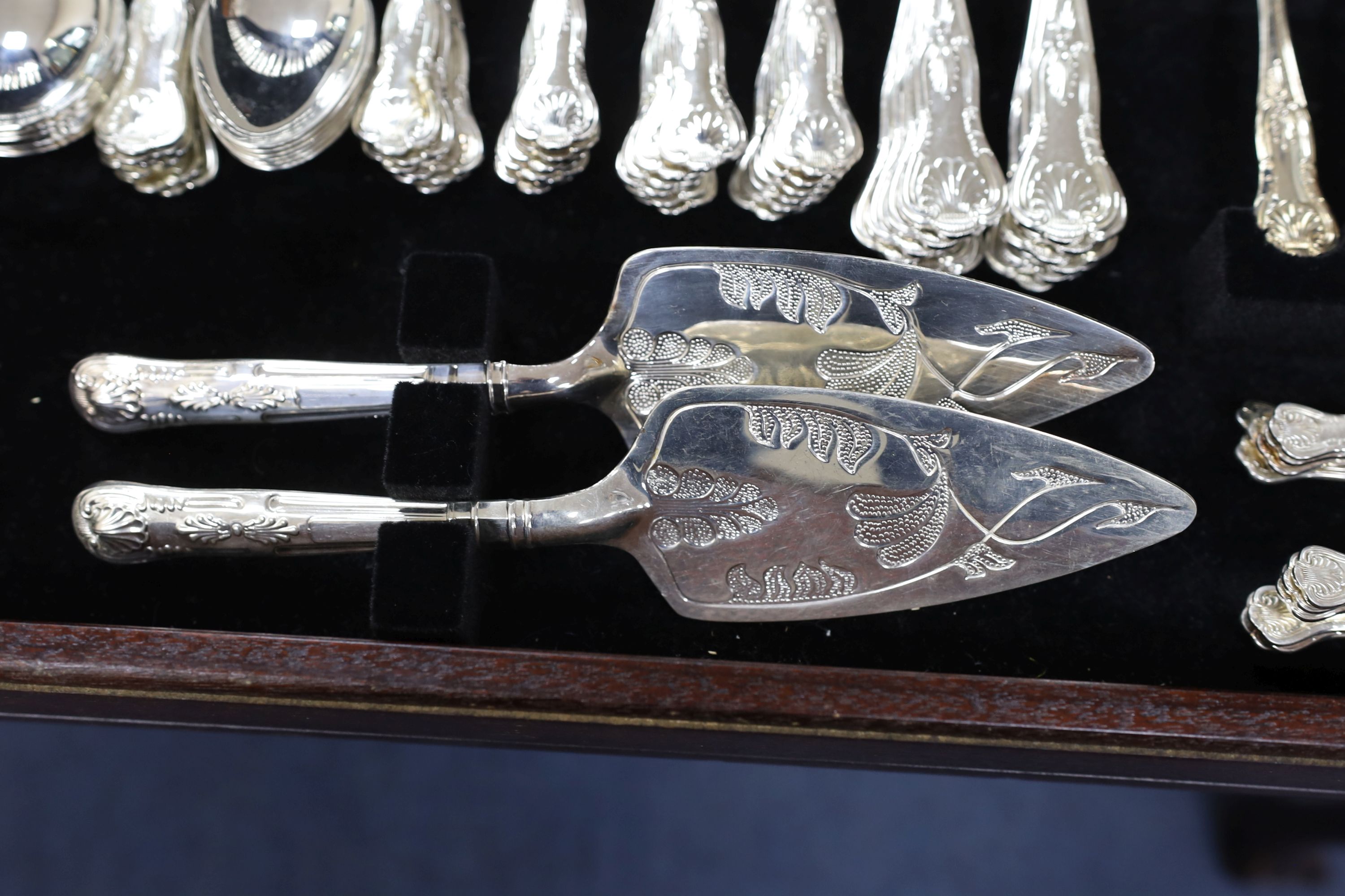 A leather inset canteen of silver plated flatware - Image 3 of 14