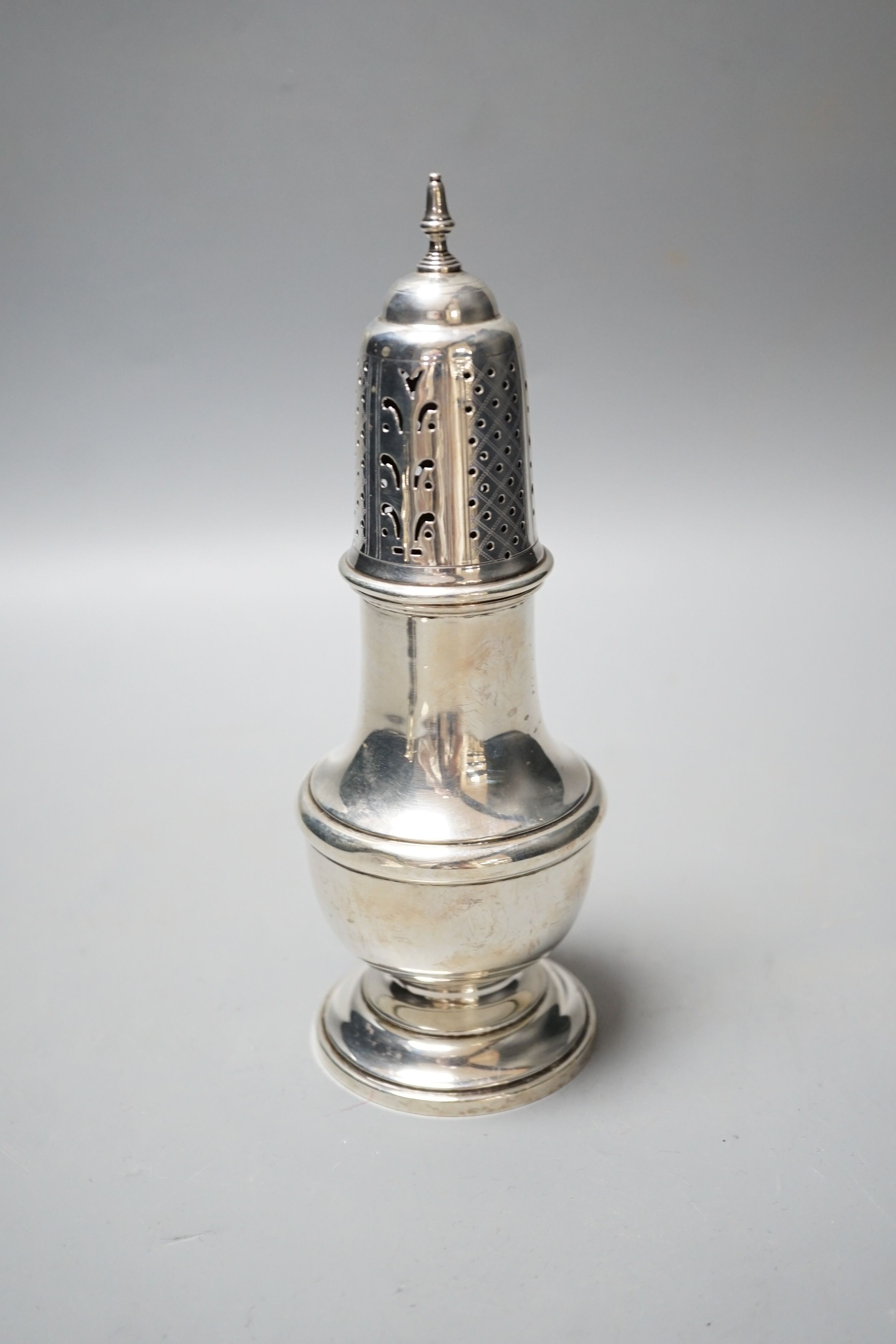 A George V silver baluster sugar caster, Birmingham, 1931, 19.8cm, 4.5oz. - Image 10 of 12