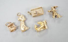 Five assorted modern 9ct gold charms, including a well, safe and boot with mice, 21.4 grams.