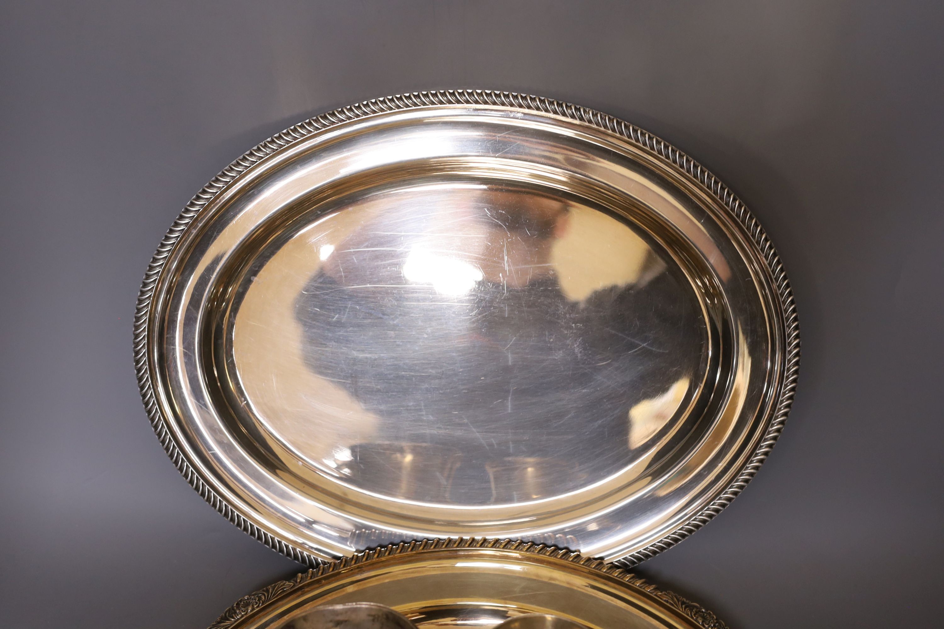 A silver plated tray, an oval plated serving dish and two silver plated mugs. Largest 41cm - Image 5 of 8