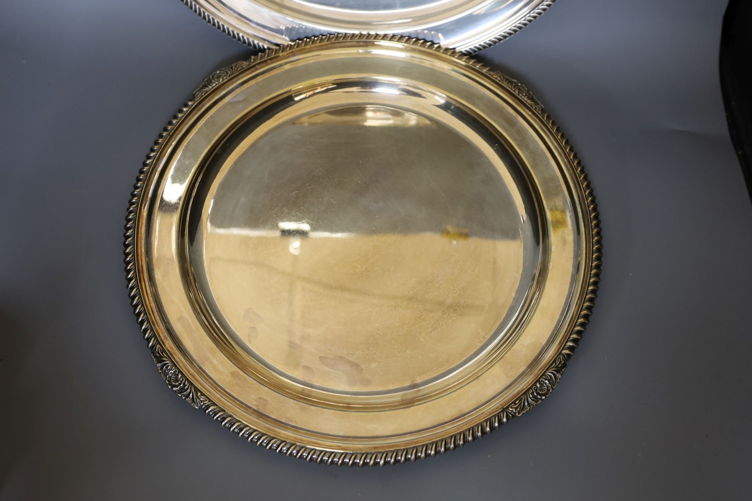 A silver plated tray, an oval plated serving dish and two silver plated mugs. Largest 41cm - Image 8 of 8