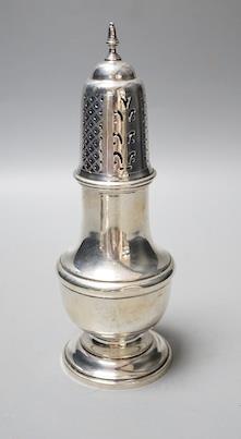 A George V silver baluster sugar caster, Birmingham, 1931, 19.8cm, 4.5oz. - Image 2 of 12