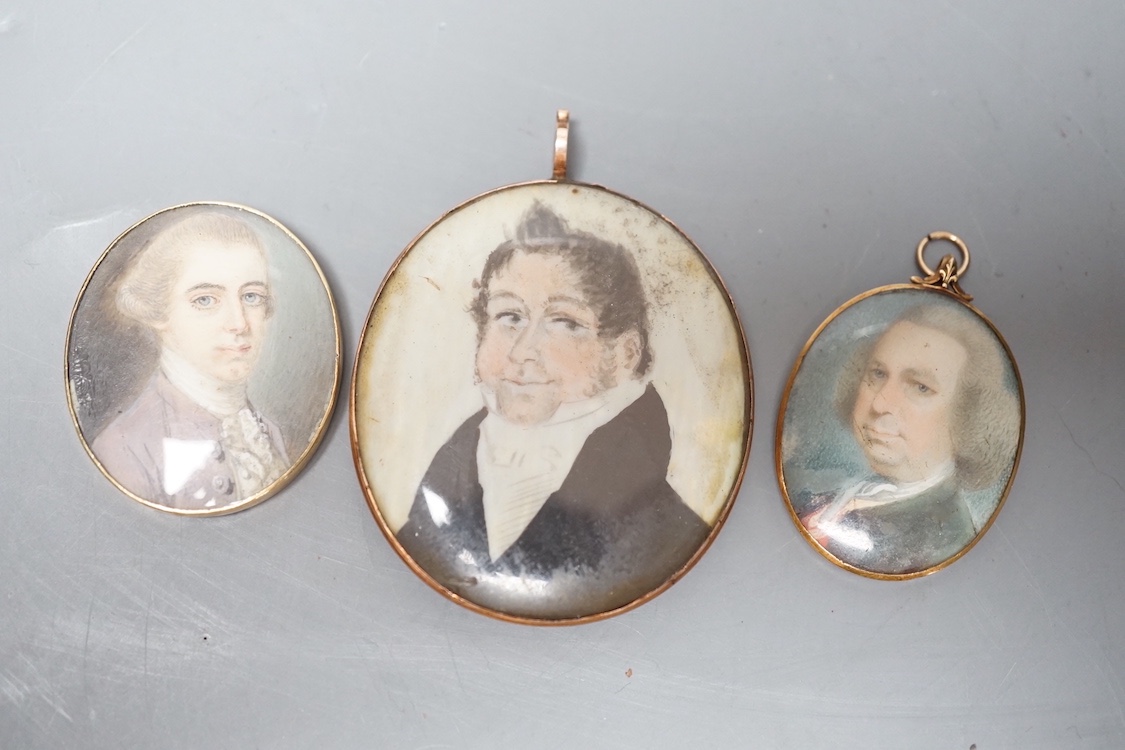 Three Georgian portrait miniatures on ivory of gentlemen,largest 5 cms high, two gold framed - Image 3 of 4