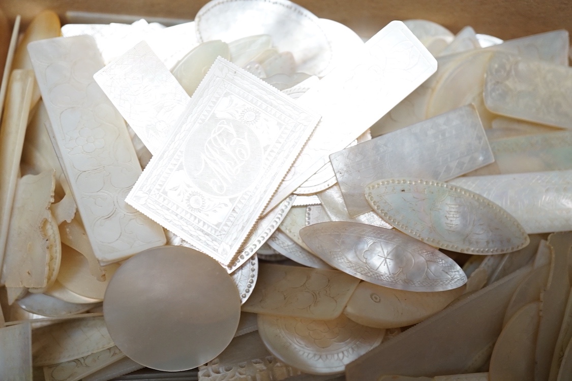 A set of 19th century Chinese engraved mother-of-pearl gaming counters - Image 3 of 5