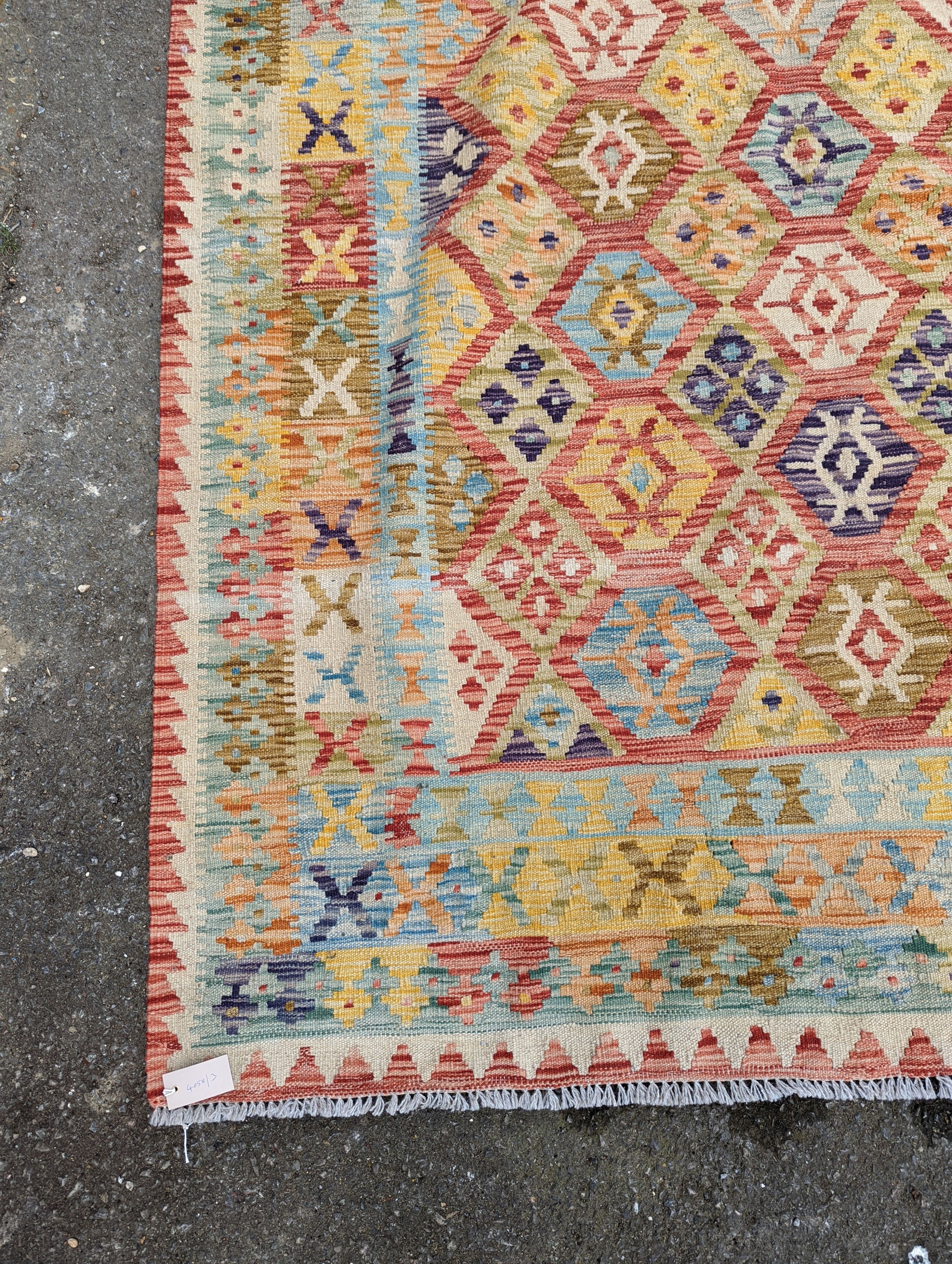An Anatolian design Kilim carpet, approx. 200 x 160cm - Image 2 of 5