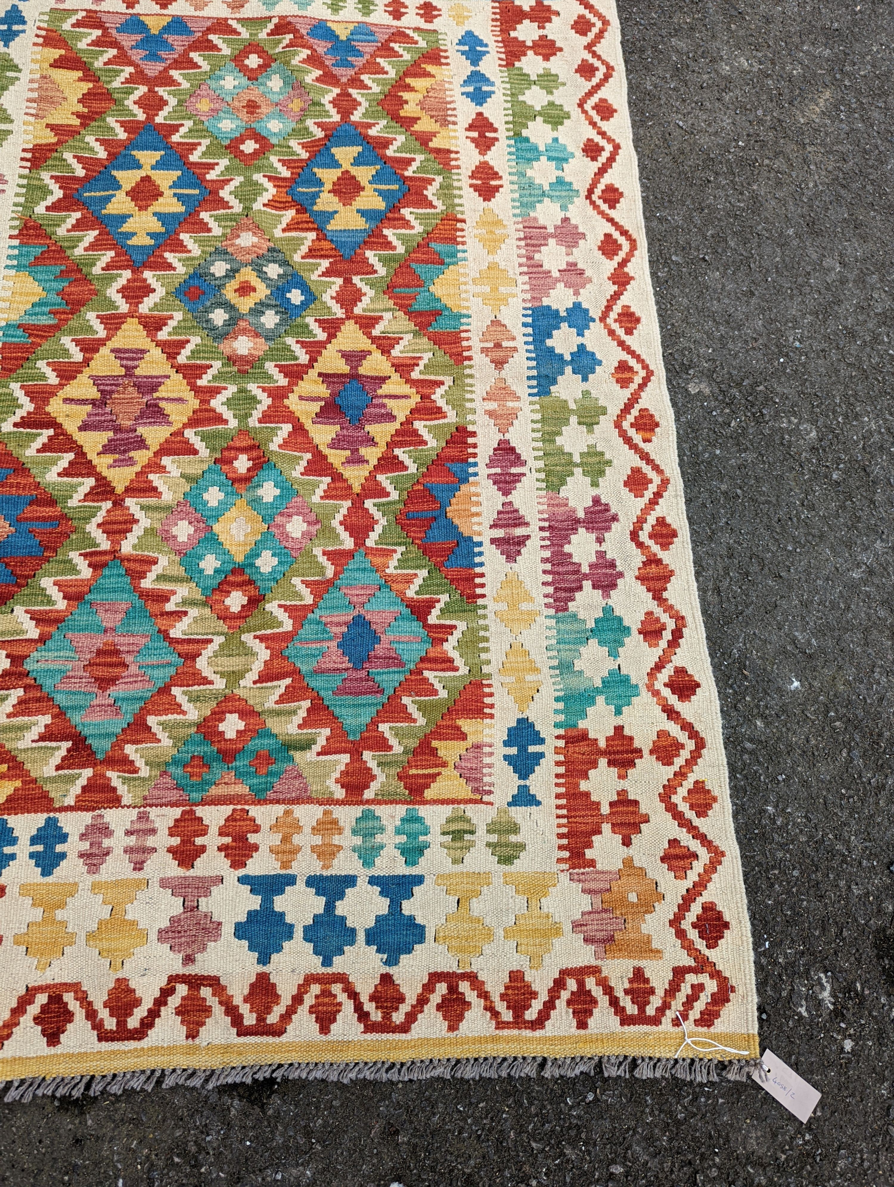 An Anatolian design Kilim flatweave rug, 172 x 124cm - Image 3 of 5