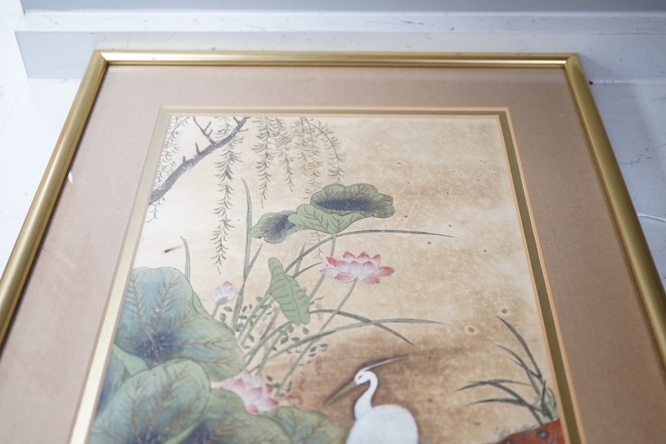 Two Japanese watercolours, a Kotozuka Eiichi woodblock print, a Japanese brocade panel and a book - Bild 3 aus 5