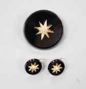 A late Victorian suite of yellow metal mounted black onyx and seed pearl mourning jewellery,