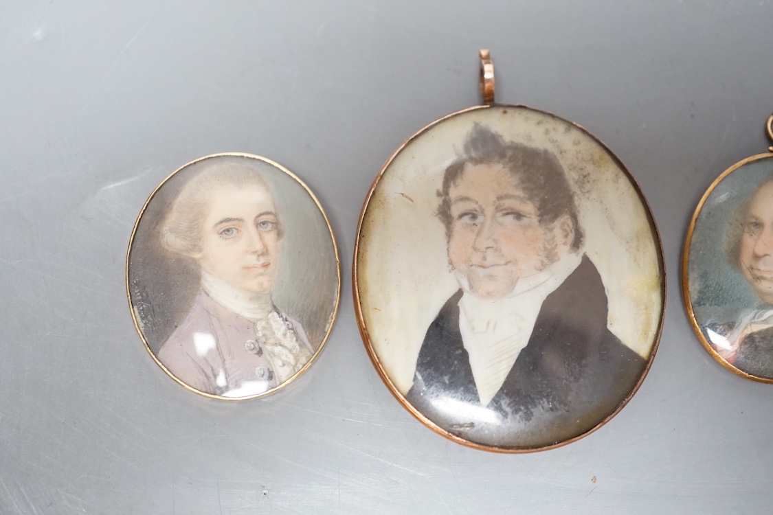 Three Georgian portrait miniatures on ivory of gentlemen,largest 5 cms high, two gold framed - Image 2 of 4