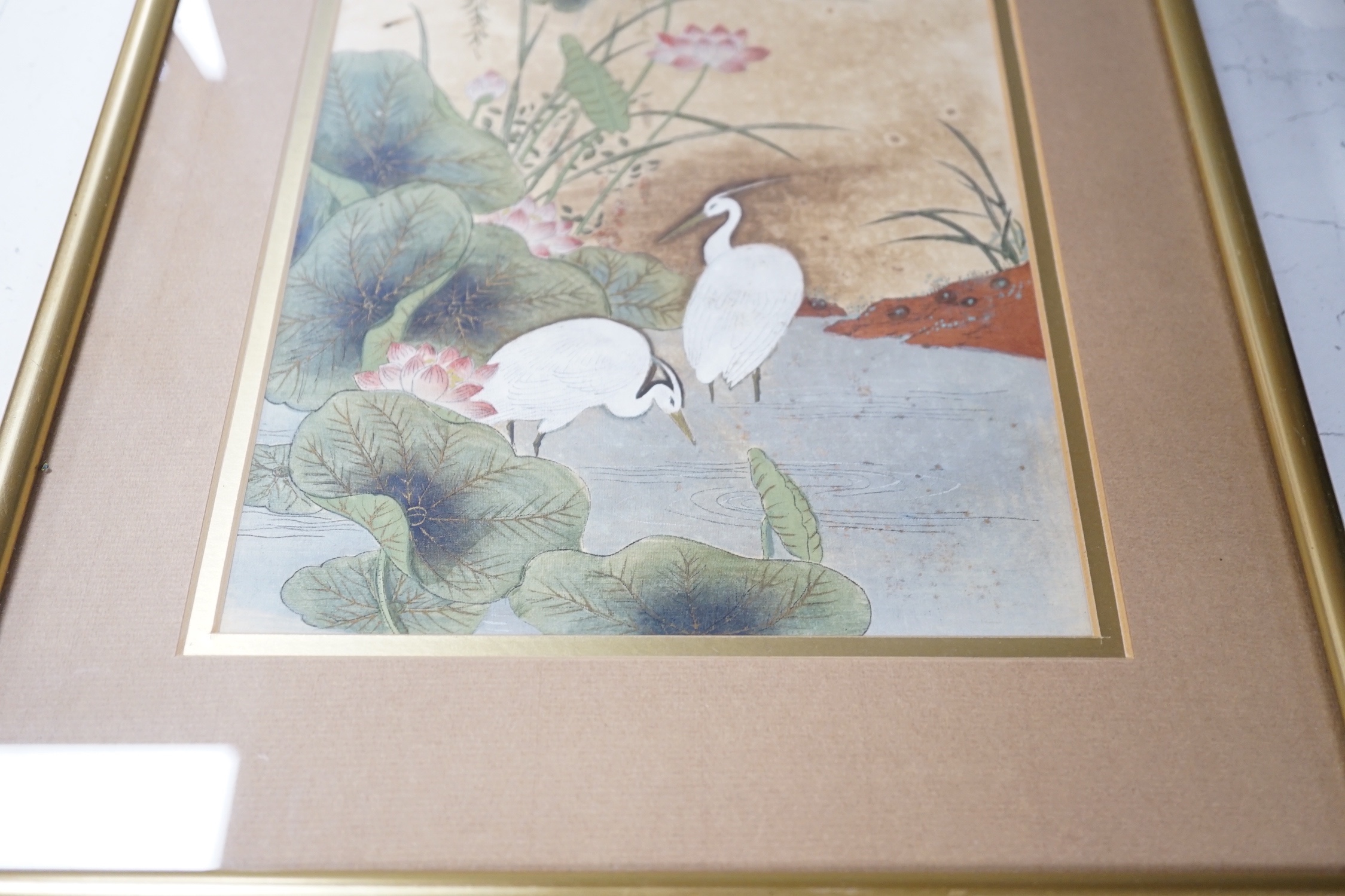 Two Japanese watercolours, a Kotozuka Eiichi woodblock print, a Japanese brocade panel and a book - Bild 5 aus 5