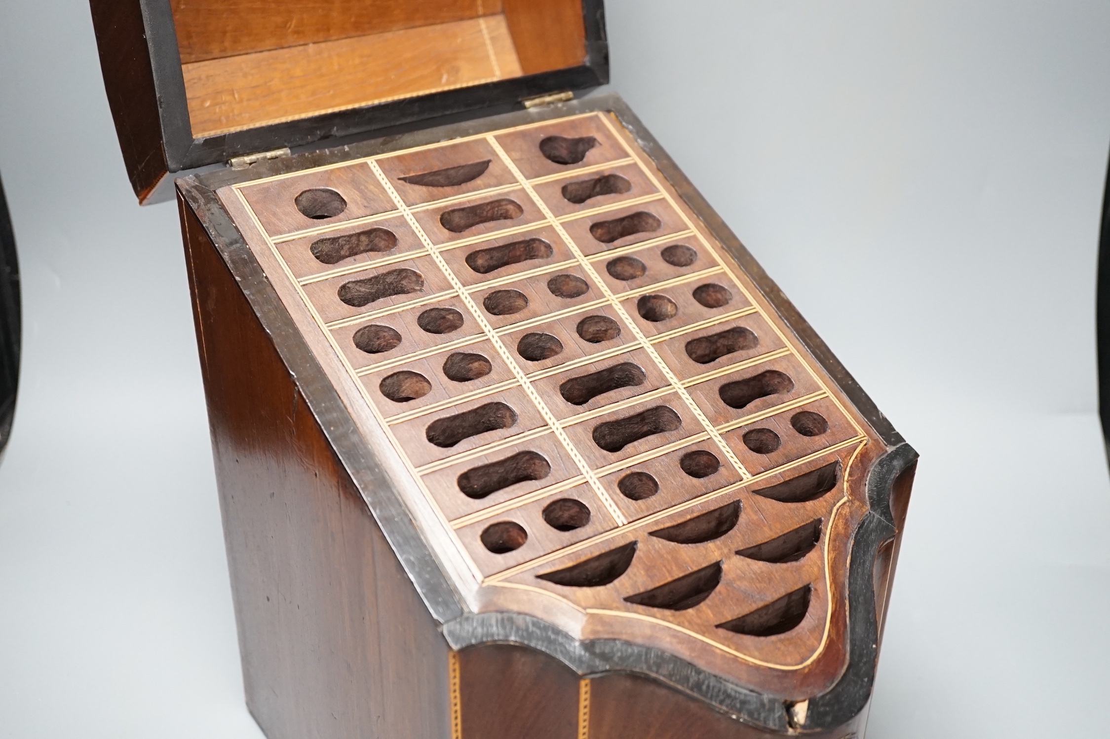 A George III mahogany knife box, with segmented interior, 30cm - Image 2 of 6