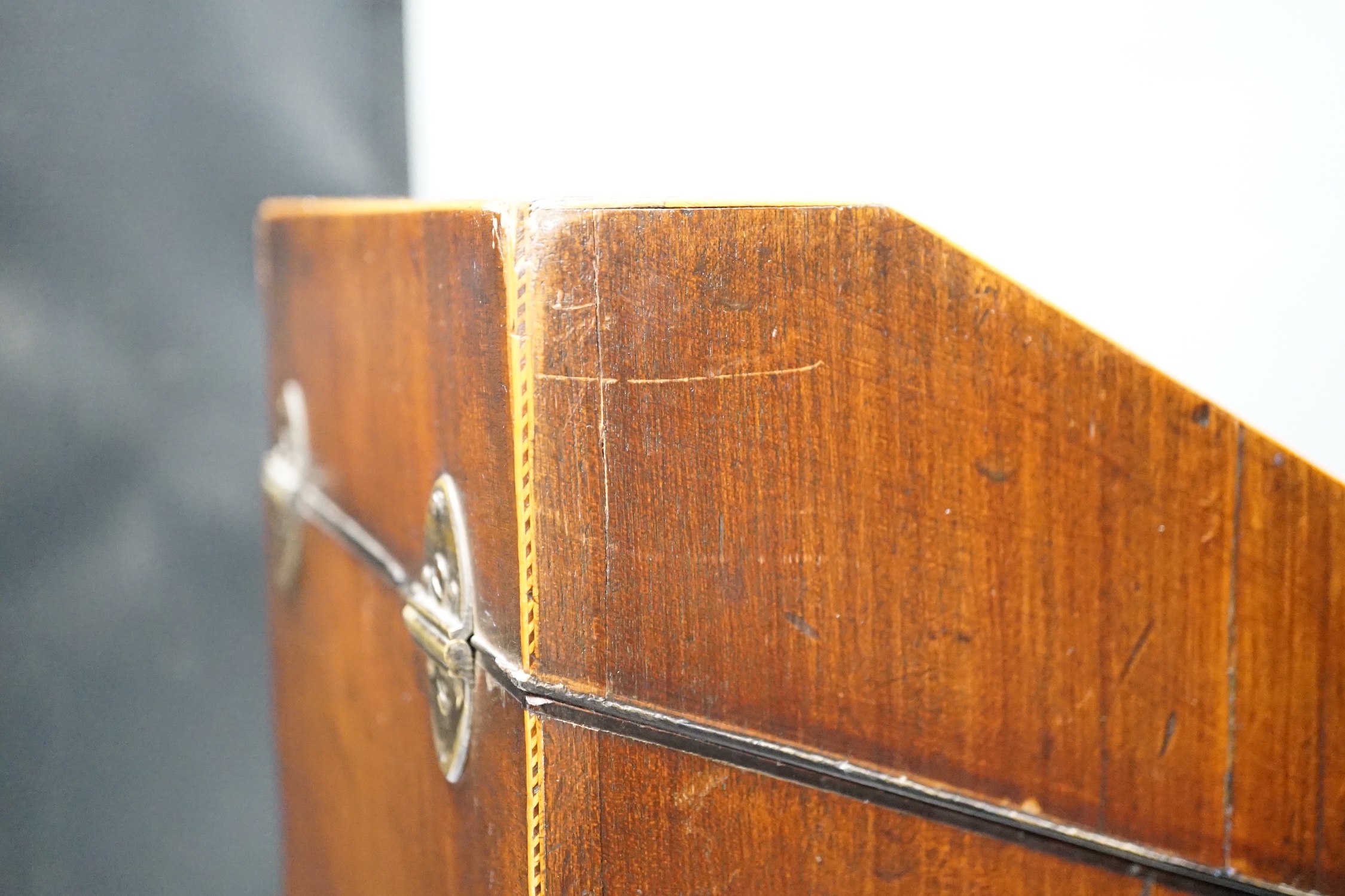 A George III mahogany knife box, with segmented interior, 30cm - Image 6 of 6