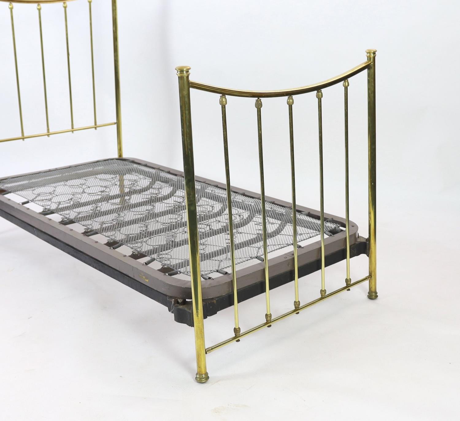 An Edwardian brass single bed frame, width 90cm - Image 2 of 4