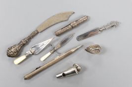 Collectable small silver including a Victorian silver whistle, London, 1859 (lacking outer case),