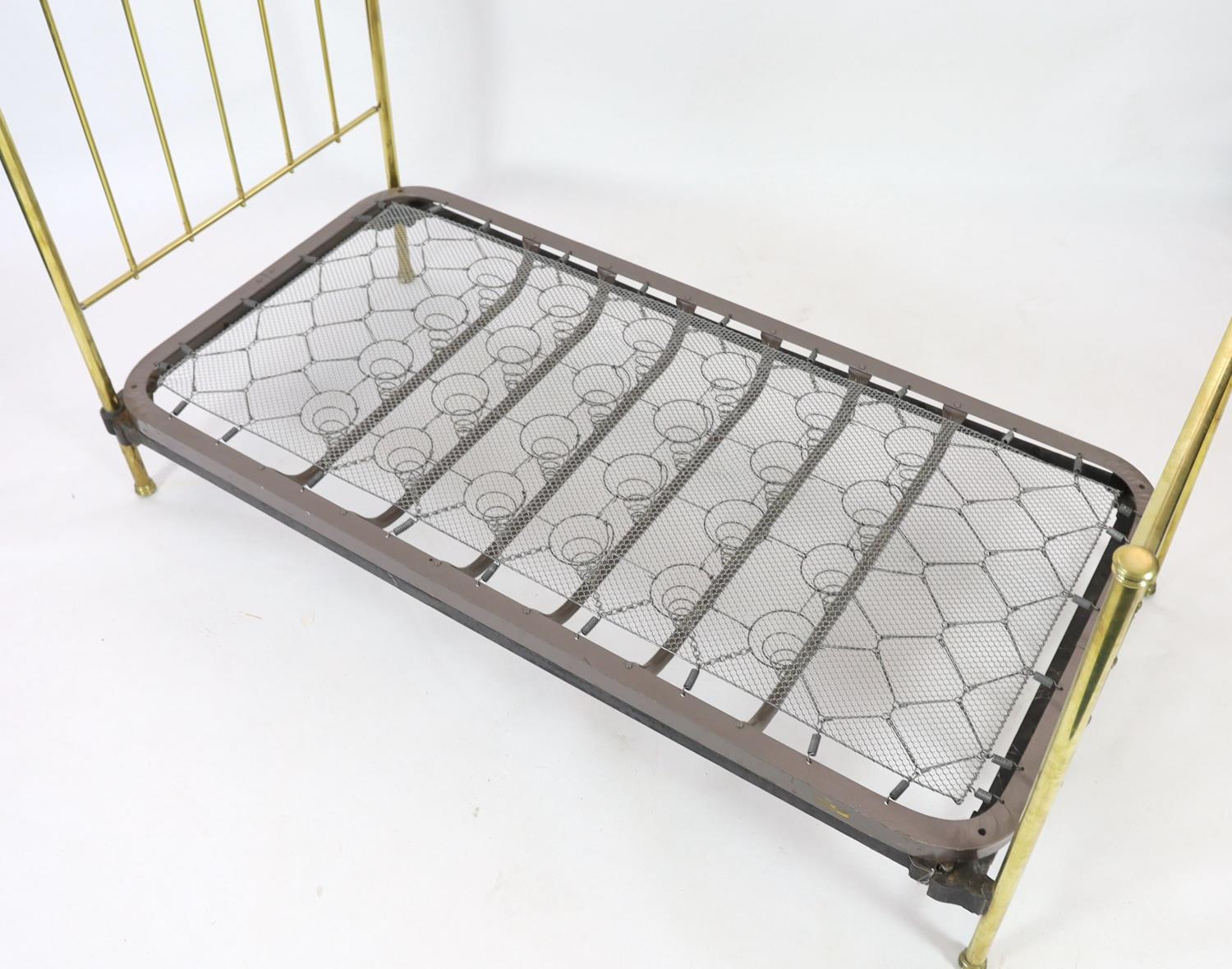 An Edwardian brass single bed frame, width 90cm - Image 4 of 4